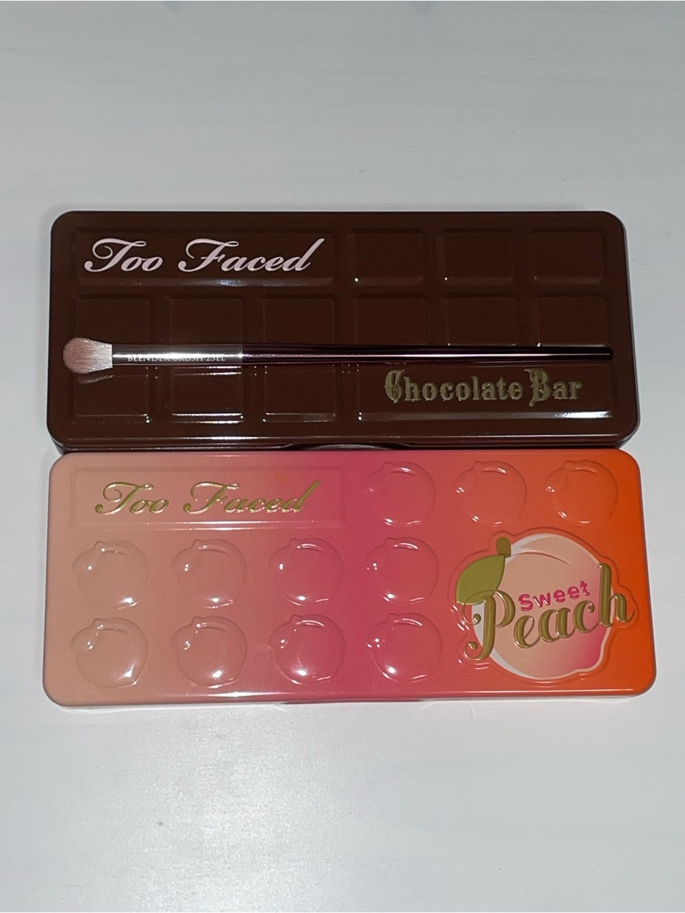 Too Faced Chocolate Bar & Sweet Peach Eyeshadow Palette Bundle + Brush - Picture 3 of 8